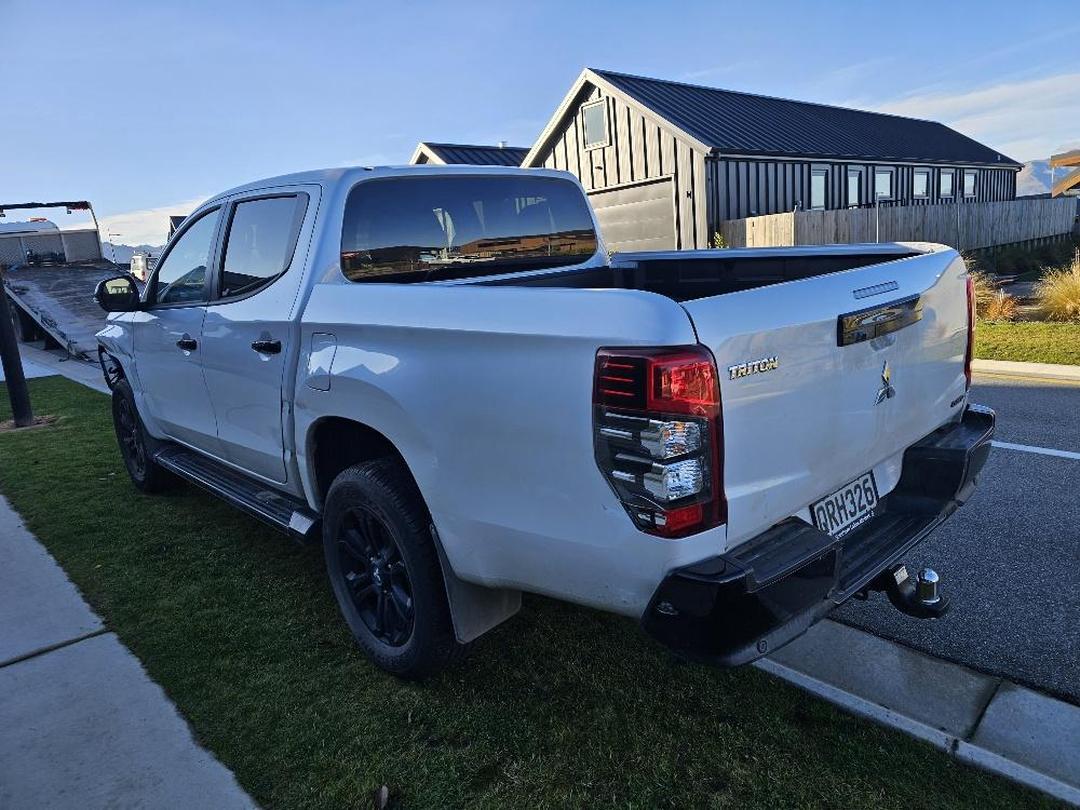 Photo '7' of Mitsubishi Triton DC GSR 4WD 6AT Photo '7' of Mitsubishi Triton DC GSR 4WD 6AT