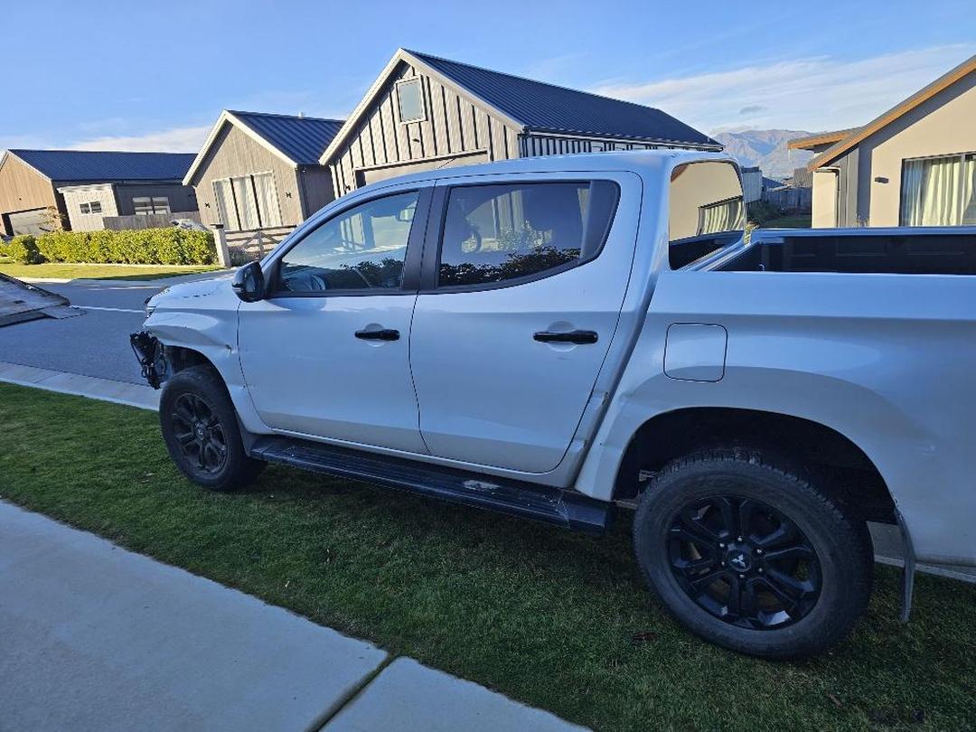 Photo '8' of Mitsubishi Triton DC GSR 4WD 6AT Photo '8' of Mitsubishi Triton DC GSR 4WD 6AT