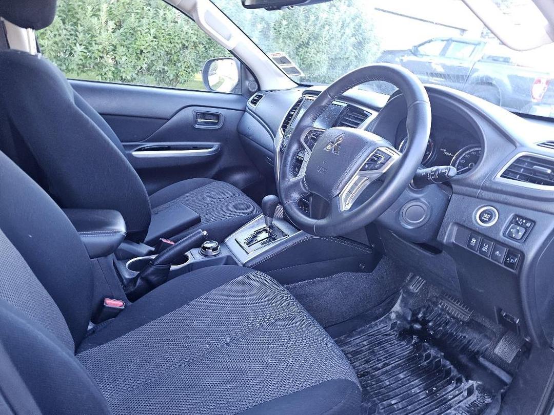 Photo '11' of Mitsubishi Triton DC GSR 4WD 6AT Photo '11' of Mitsubishi Triton DC GSR 4WD 6AT