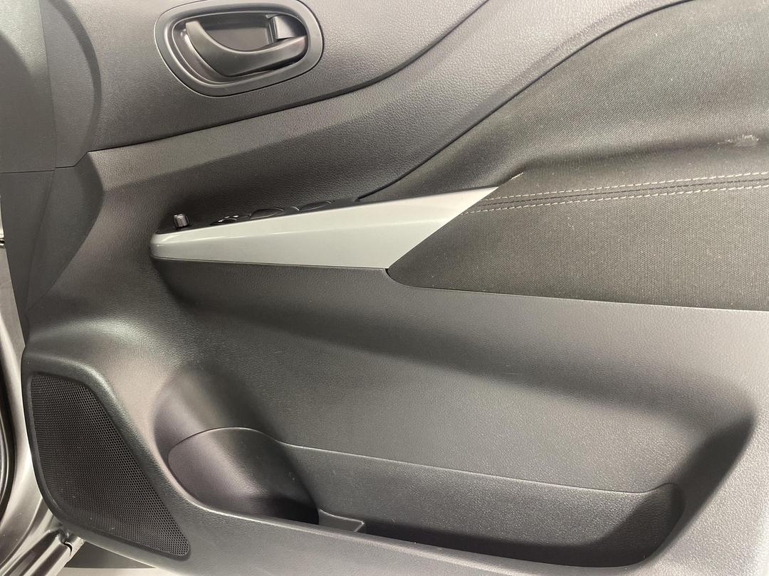 Photo '15' of Nissan Navara