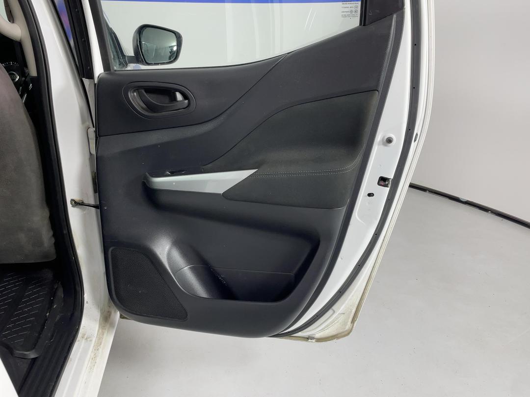 Photo '19' of Nissan Navara