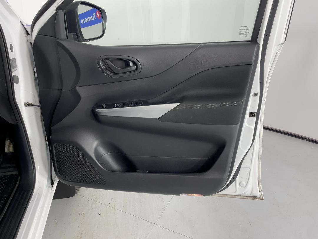 Photo '15' of Nissan Navara