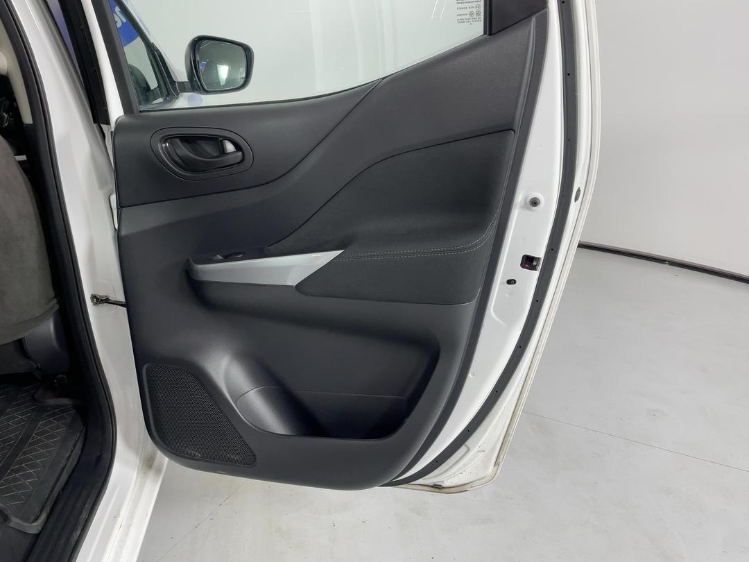 Photo '19' of Nissan Navara