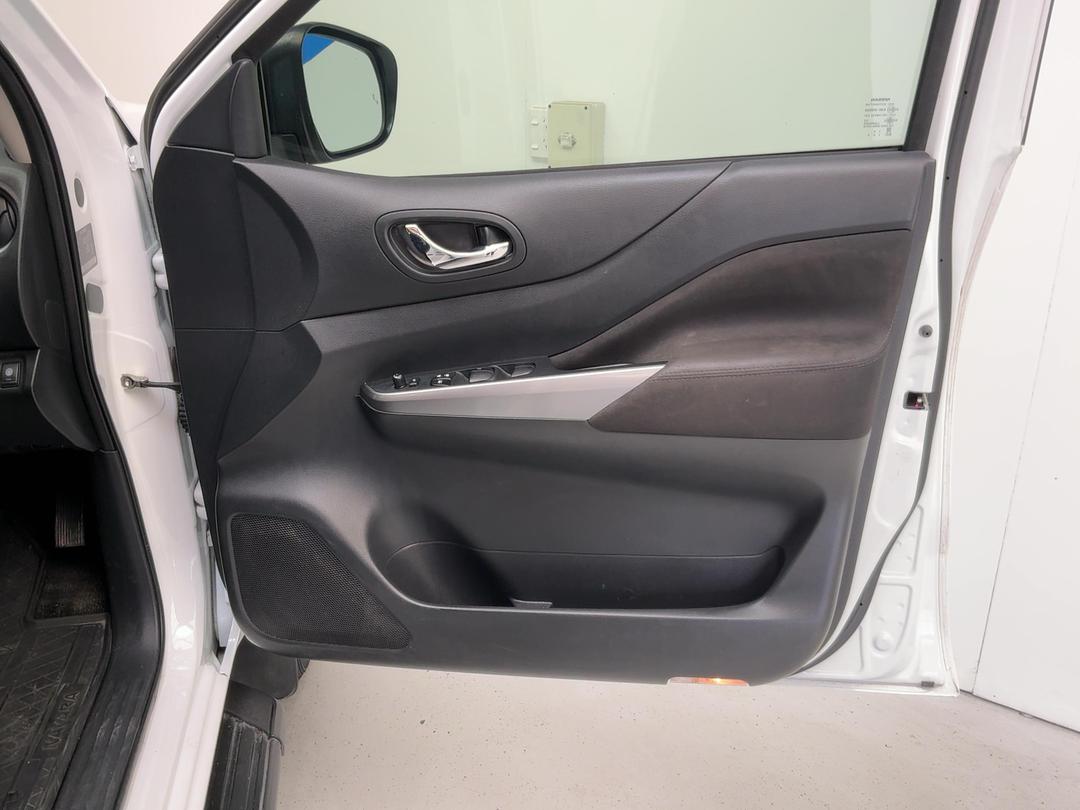 Photo '15' of Nissan Navara