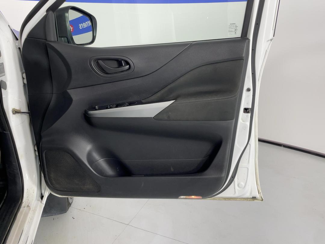 Photo '15' of Nissan Navara