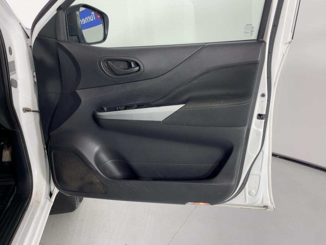 Photo '15' of Nissan Navara