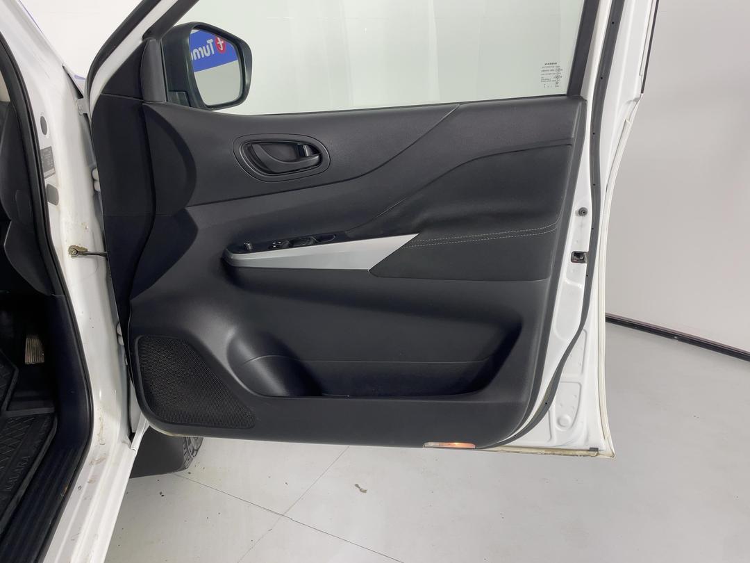 Photo '15' of Nissan Navara