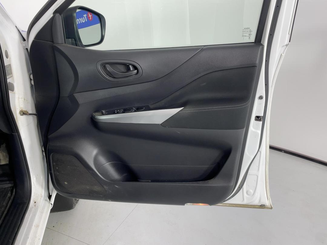 Photo '15' of Nissan Navara