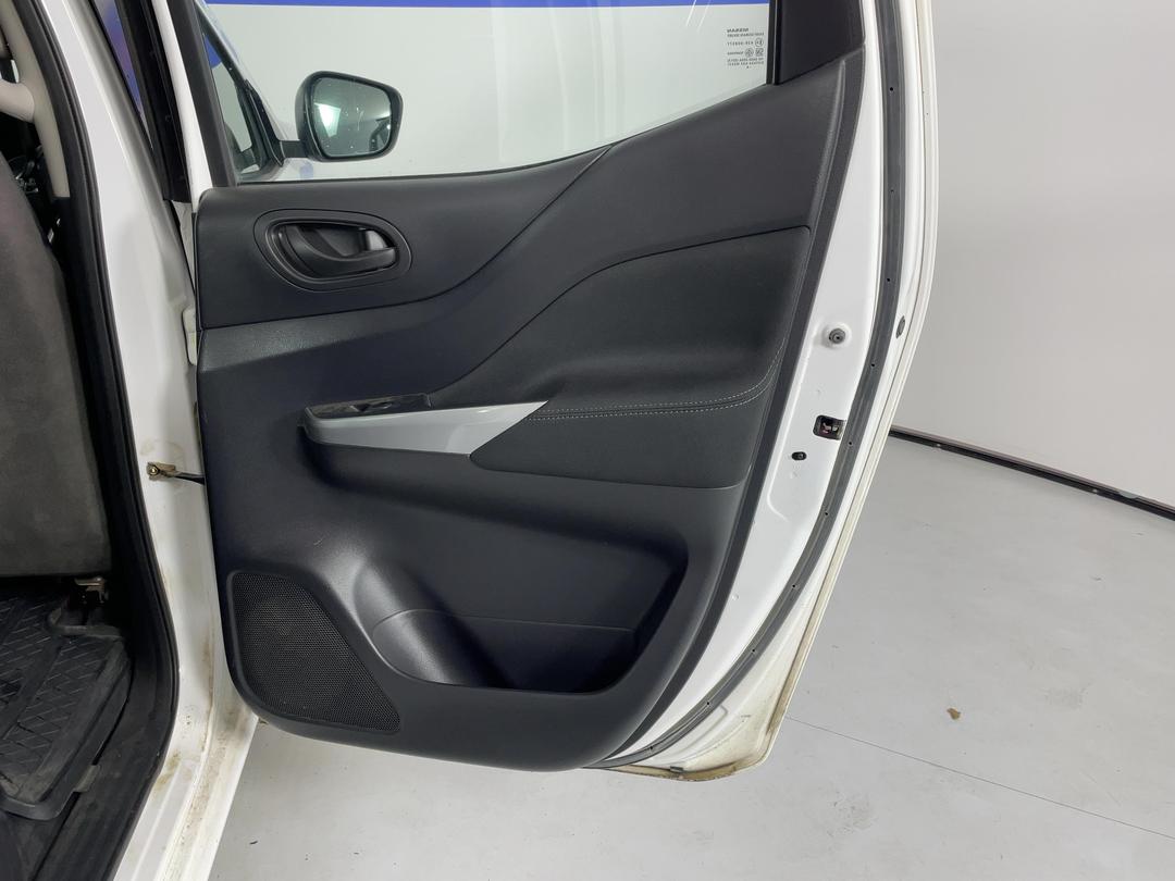 Photo '19' of Nissan Navara