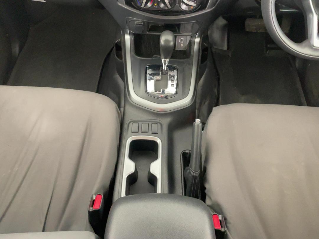 Photo '18' of Nissan Navara