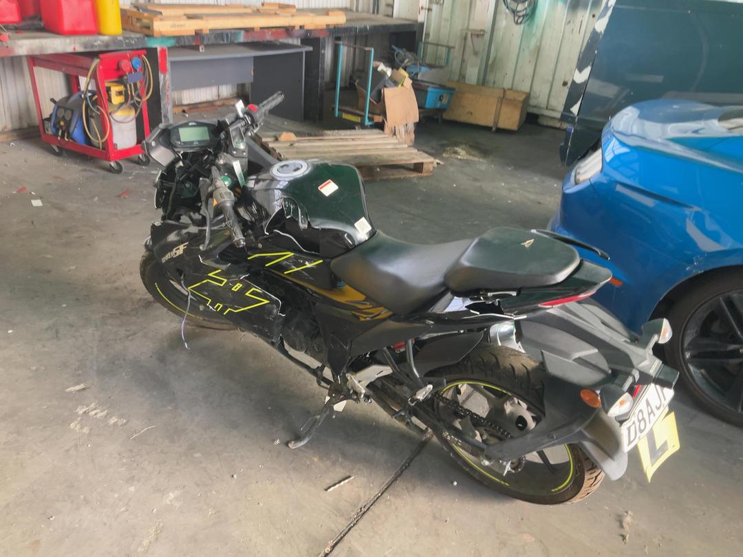 Photo '5' of Suzuki GSX150 Frlm4