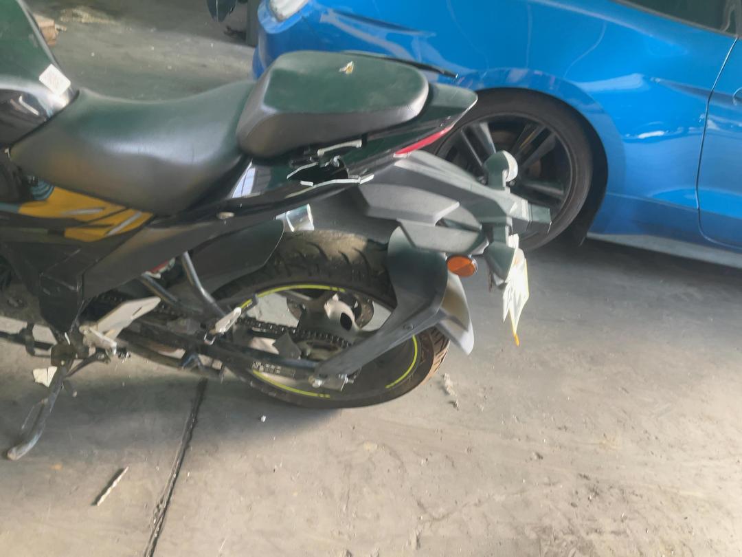 Photo '11' of Suzuki GSX150 Frlm4