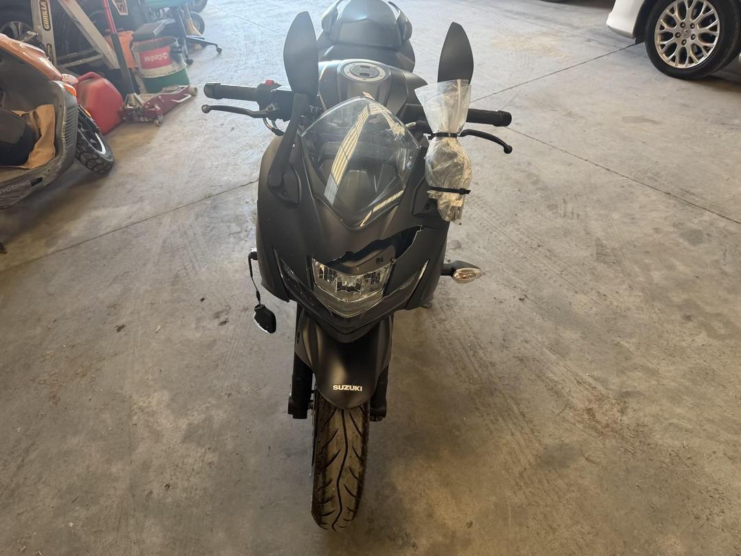 Photo '2' of Suzuki GSX250 Frlm4 Photo '2' of Suzuki GSX250 Frlm4