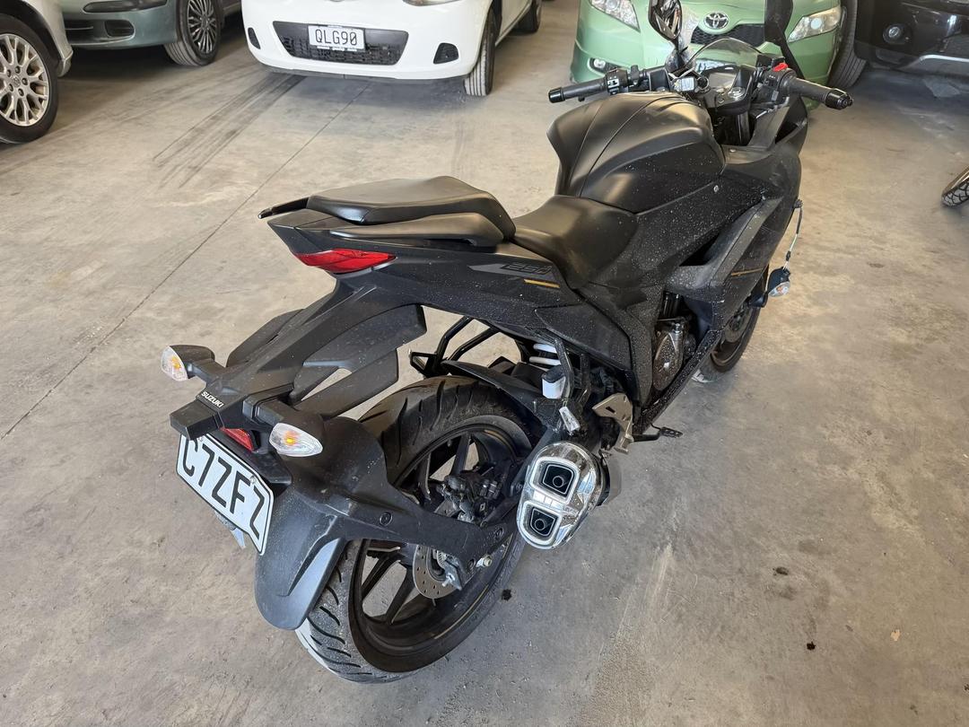 Photo '4' of Suzuki GSX250 Frlm4 Photo '4' of Suzuki GSX250 Frlm4
