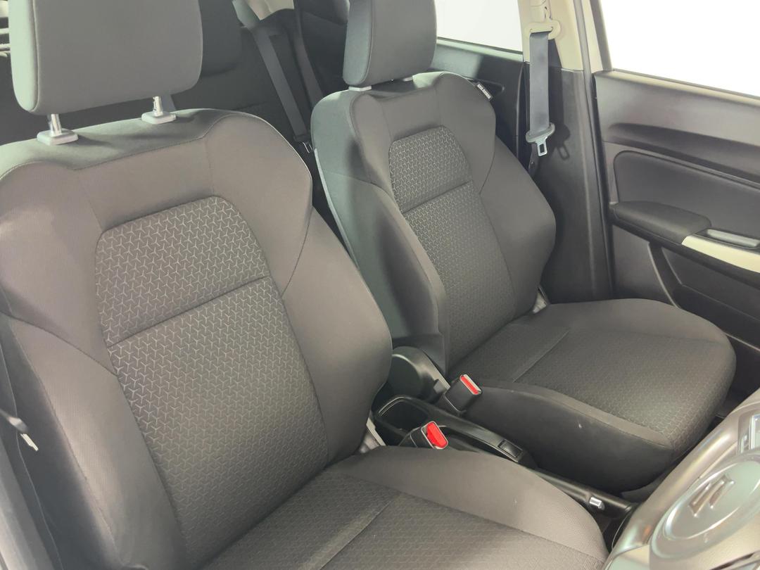 Photo '16' of Suzuki Swift
