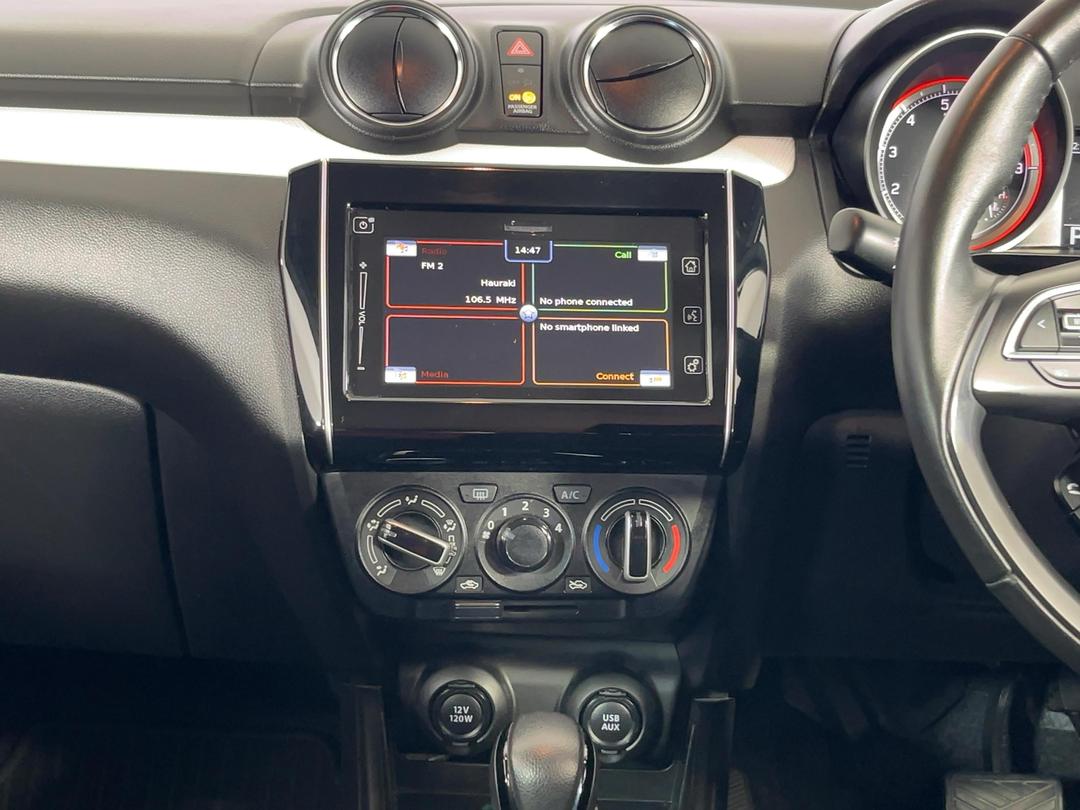 Photo '18' of Suzuki Swift