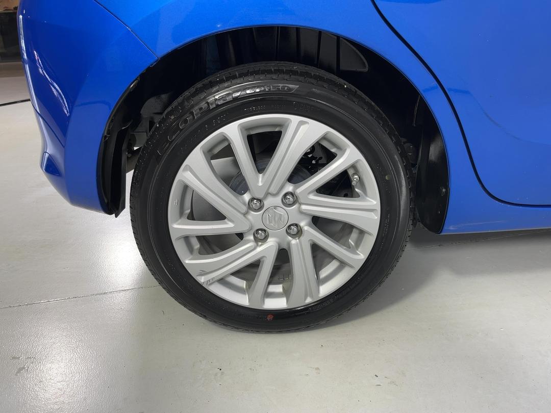 Photo '12' of Suzuki Swift