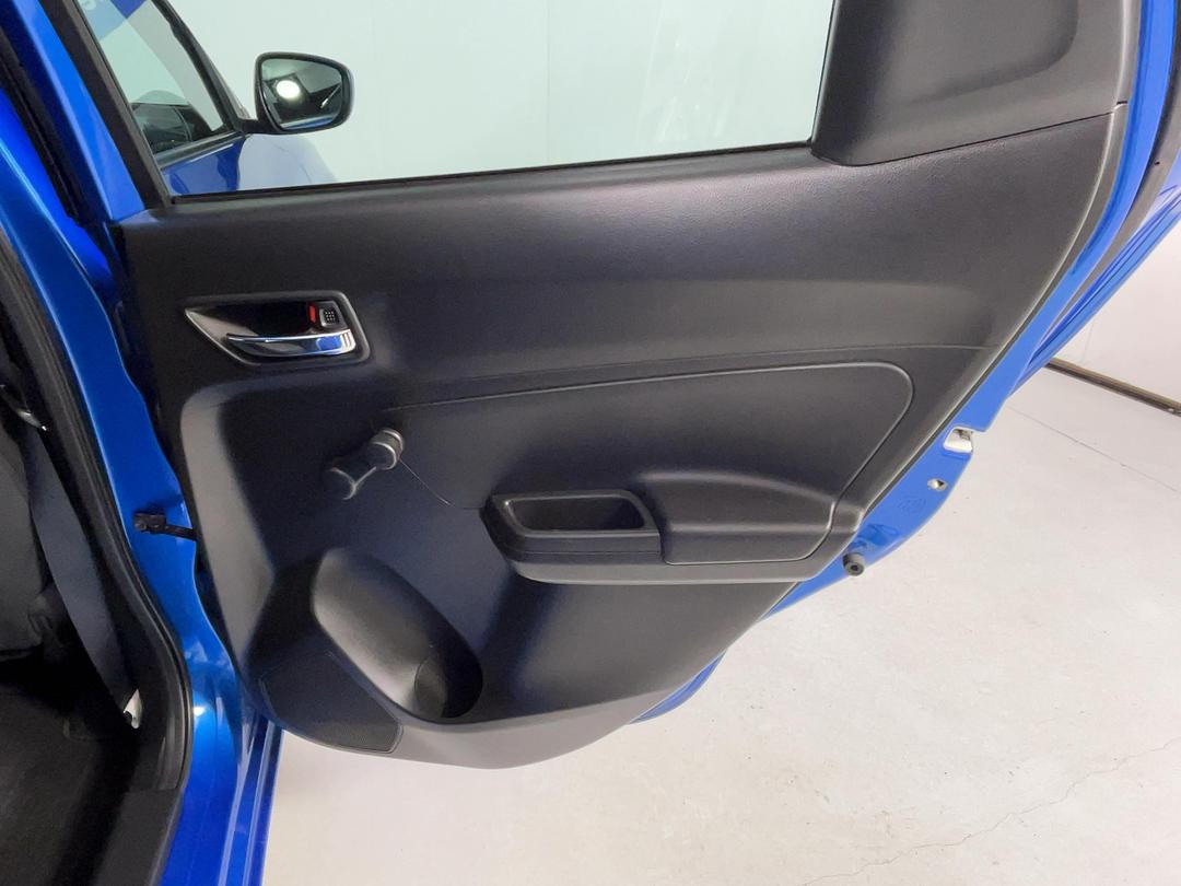 Photo '19' of Suzuki Swift