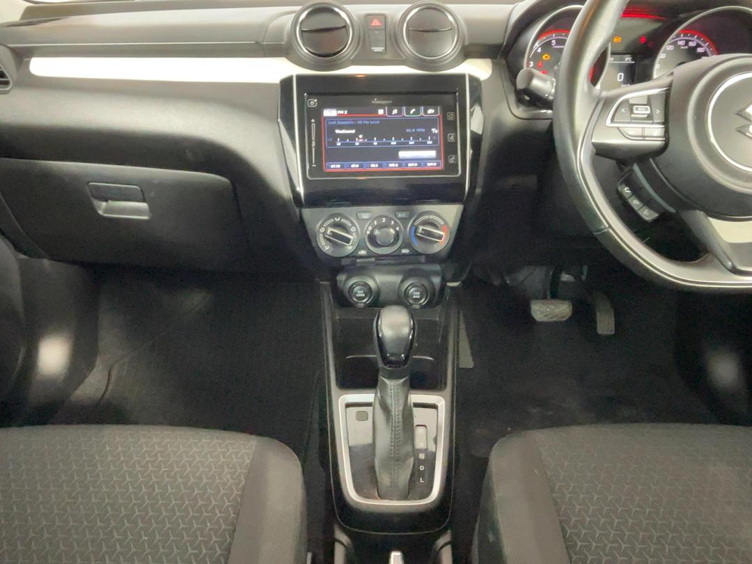 Photo '18' of Suzuki Swift