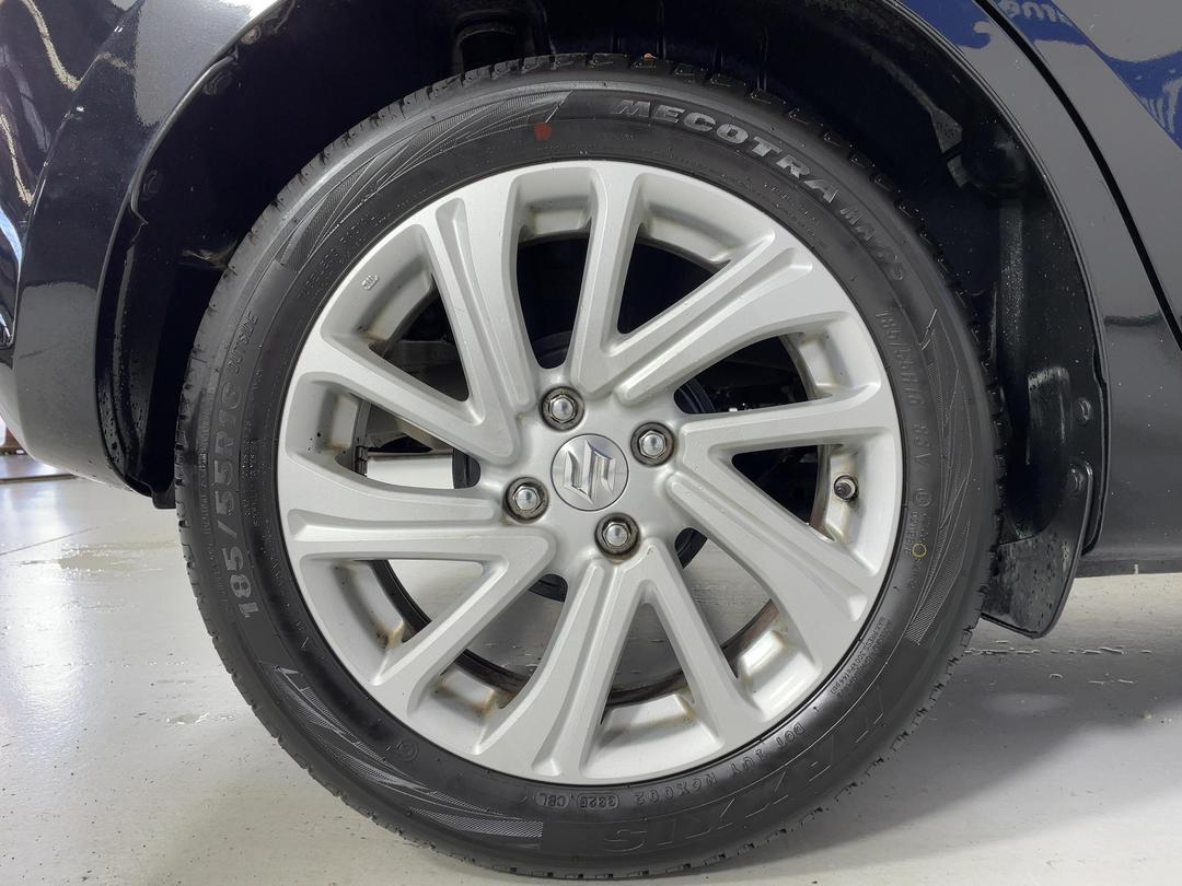 Photo '12' of Suzuki Swift