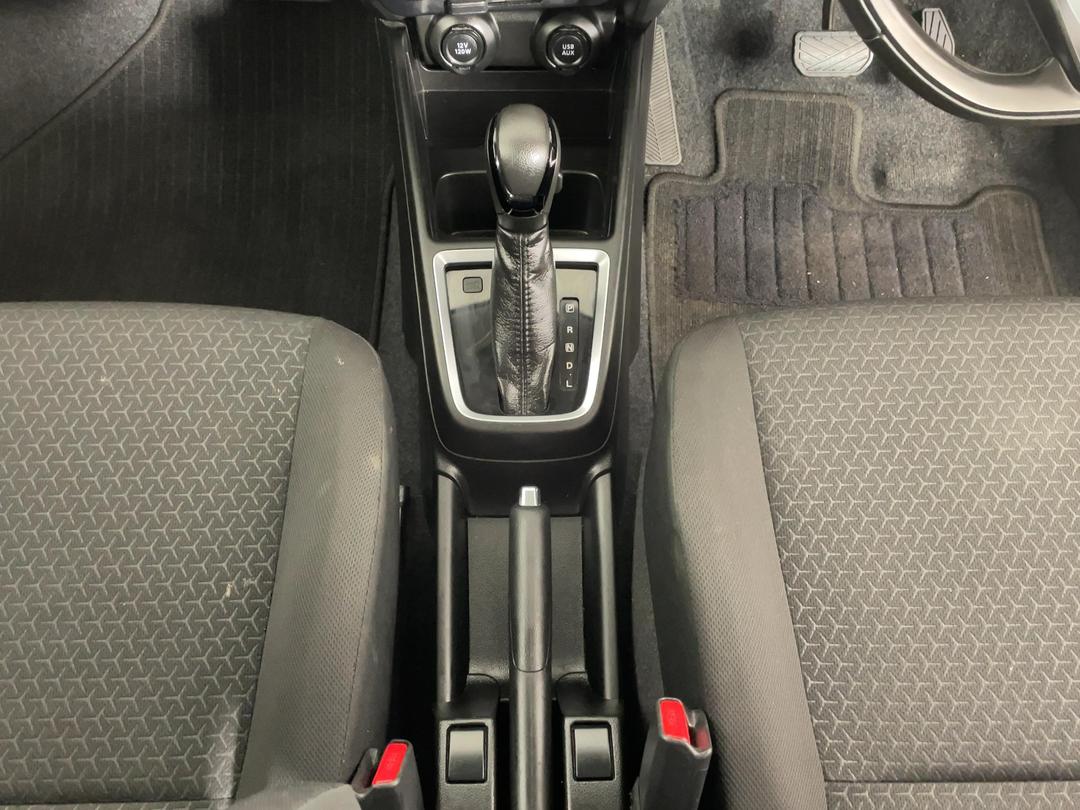 Photo '18' of Suzuki Swift