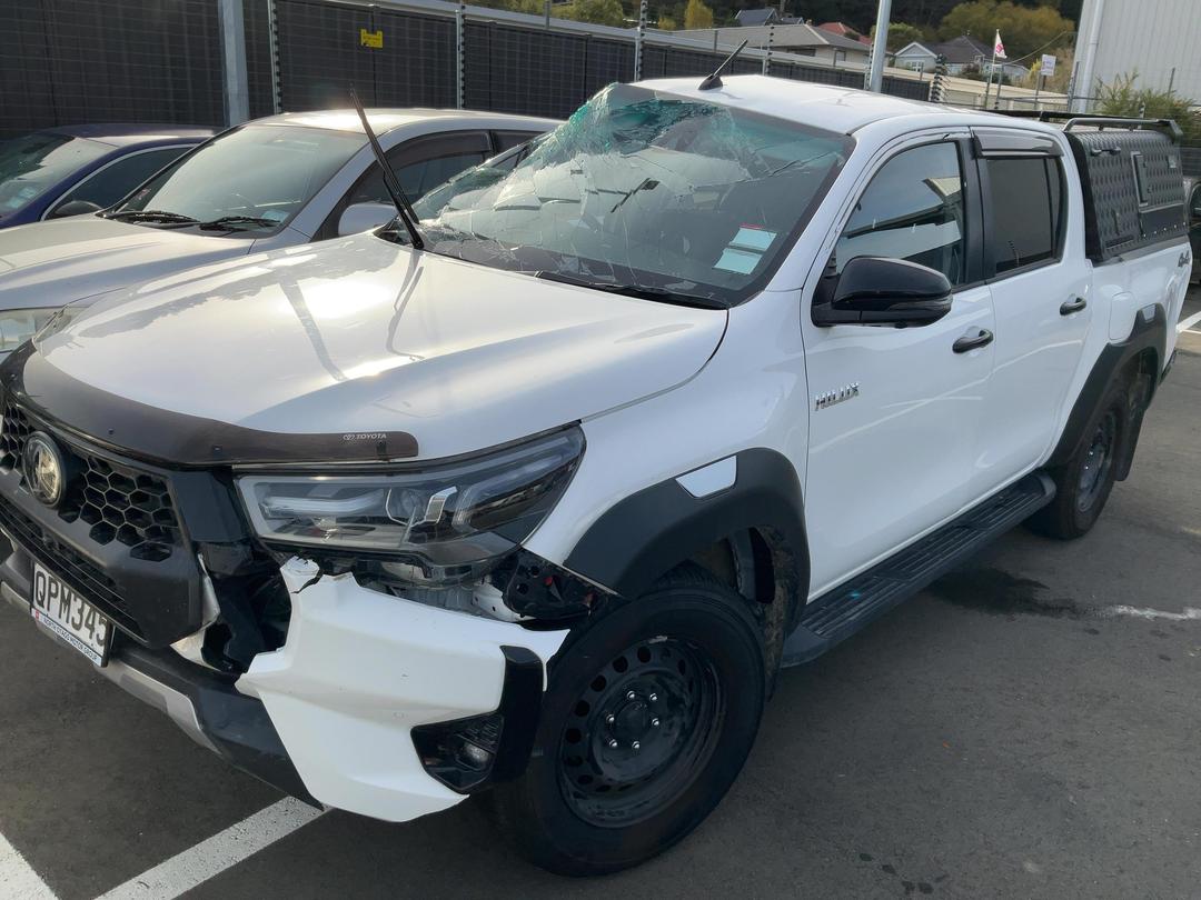 Photo '2' of Toyota Hilux SR5 TD DC