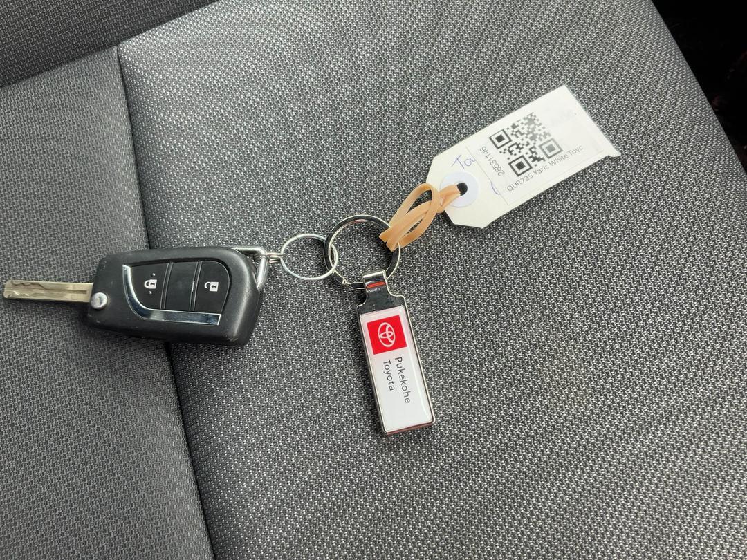 Photo '13' of Toyota Yaris GX