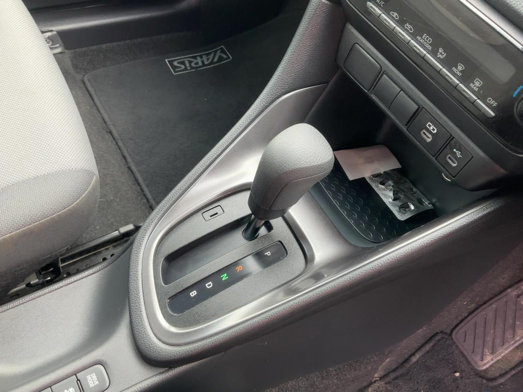 Photo '14' of Toyota Yaris GX