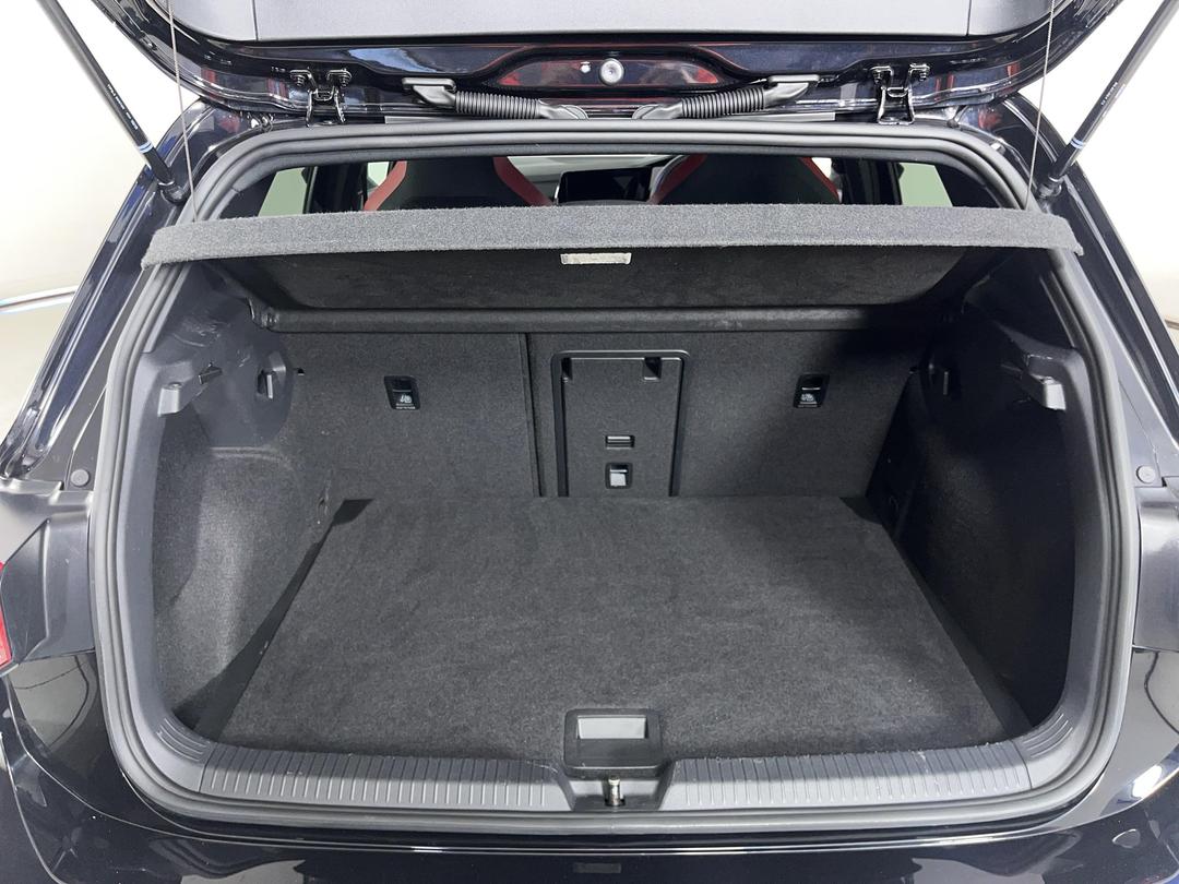 Photo '14' of Volkswagen Golf