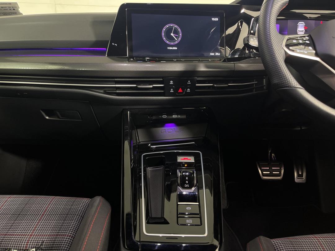 Photo '18' of Volkswagen Golf