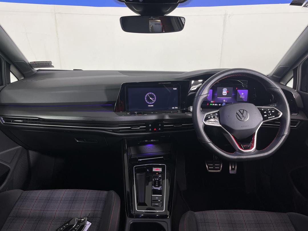 Photo '17' of Volkswagen Golf