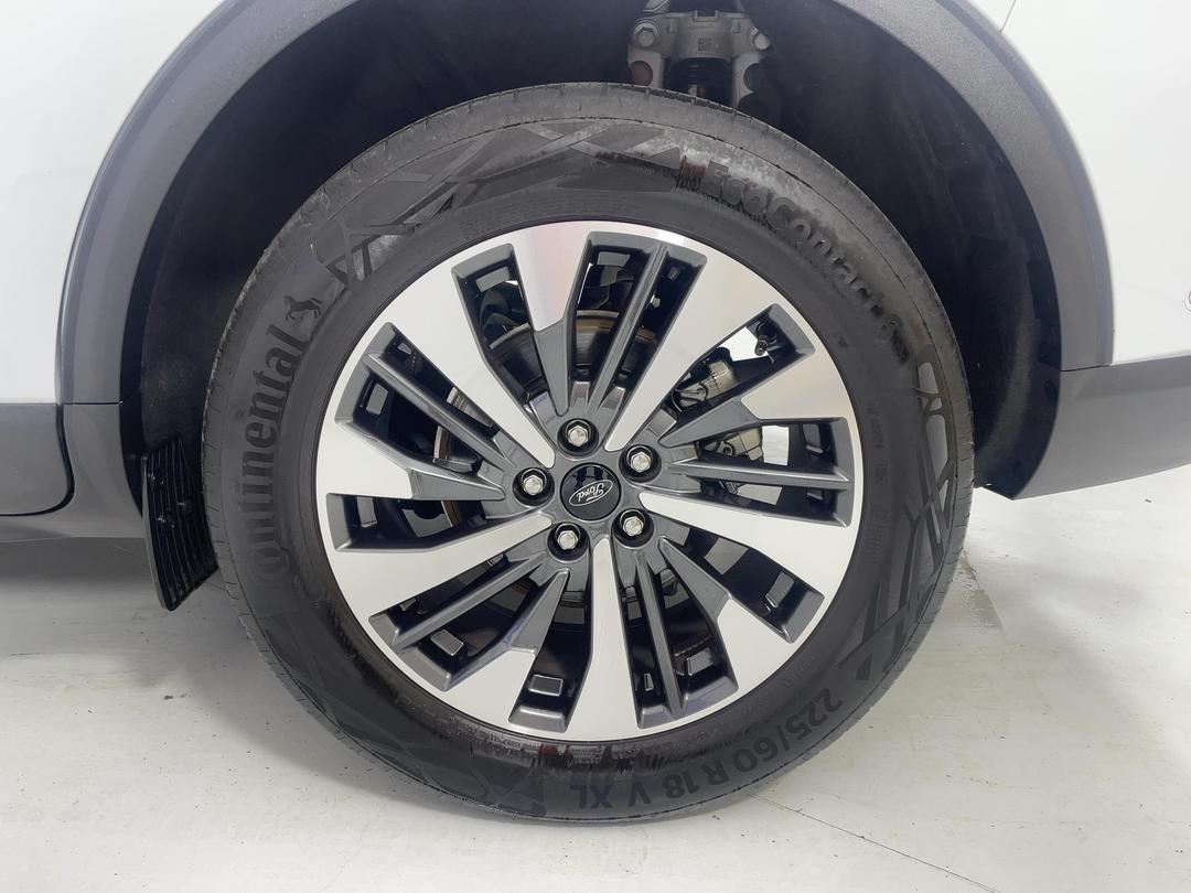 Photo '11' of Ford Escape