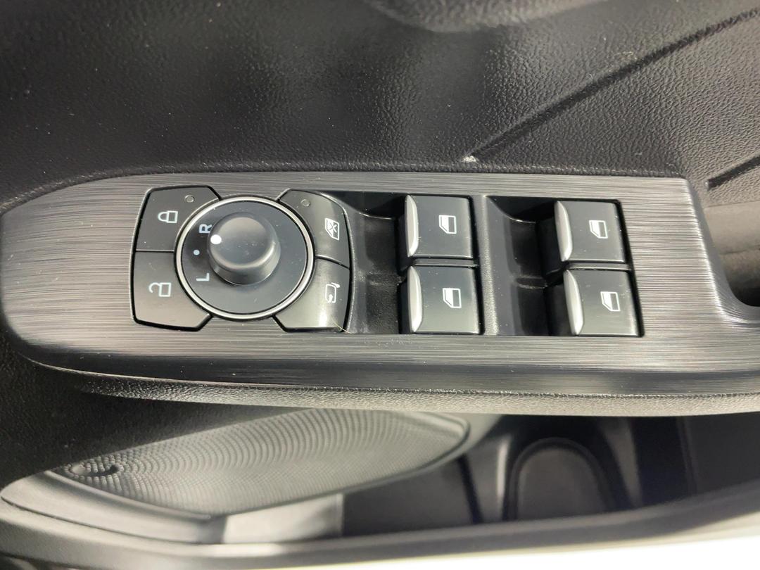 Photo '24' of Ford Escape
