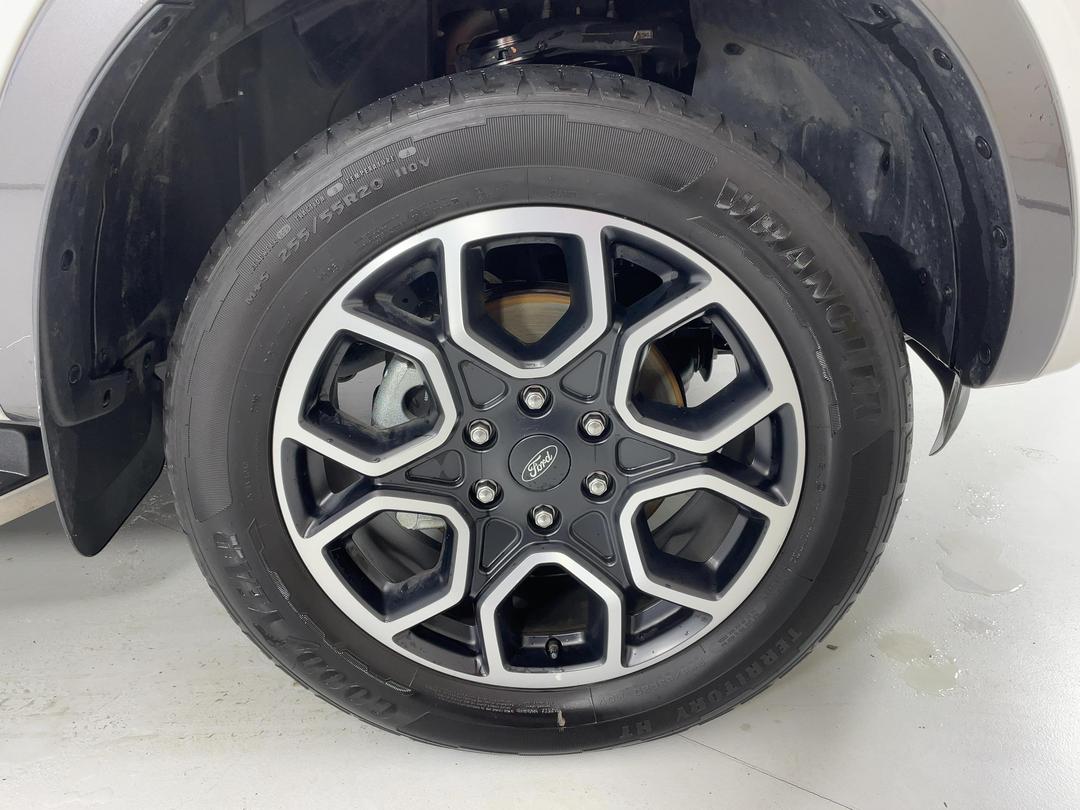 Photo '9' of Ford Everest
