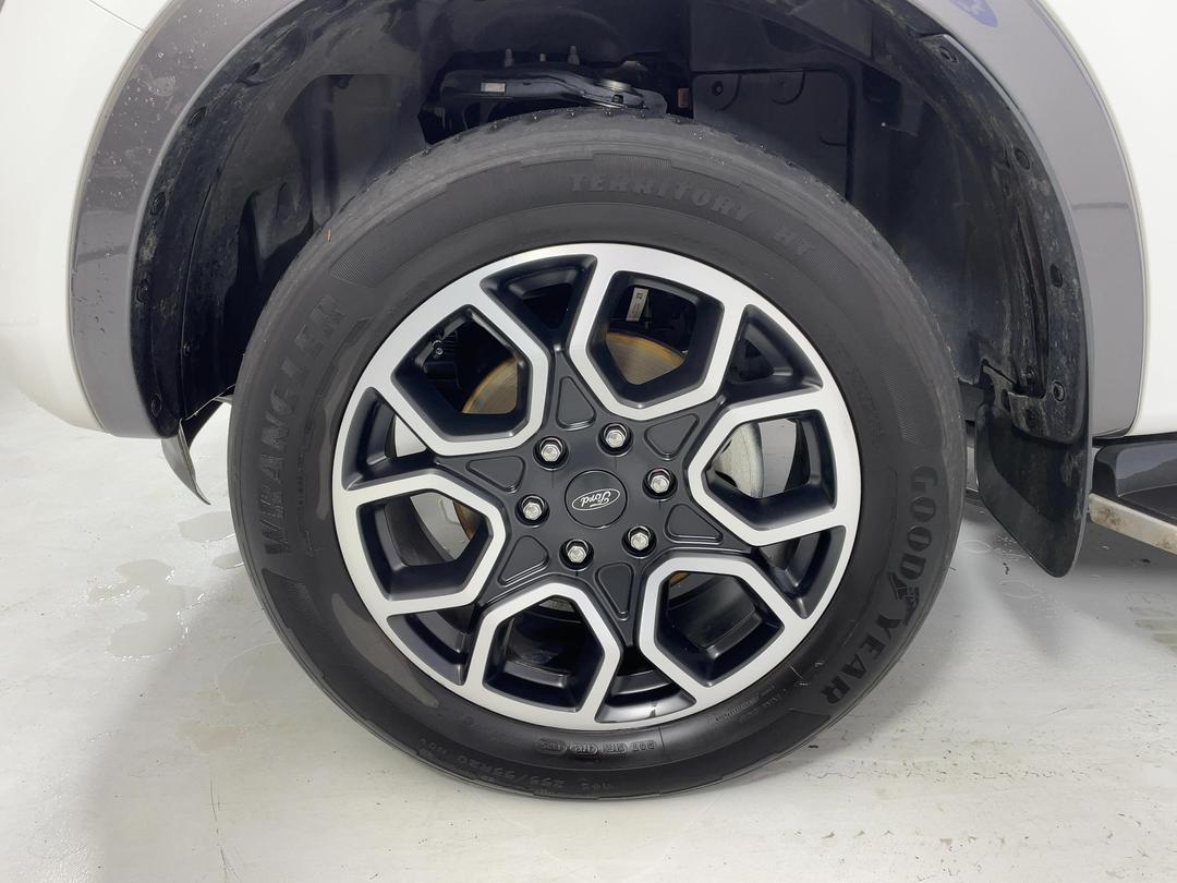 Photo '10' of Ford Everest