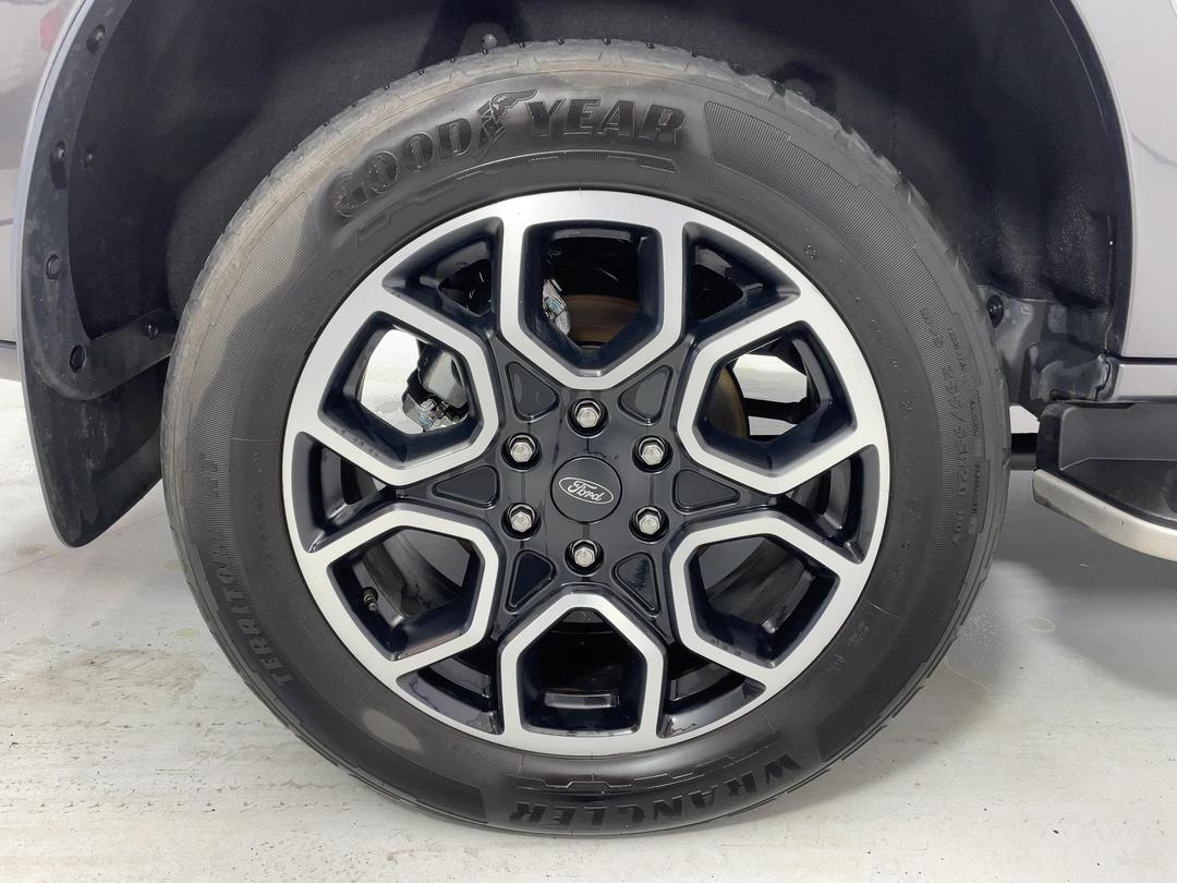 Photo '12' of Ford Everest