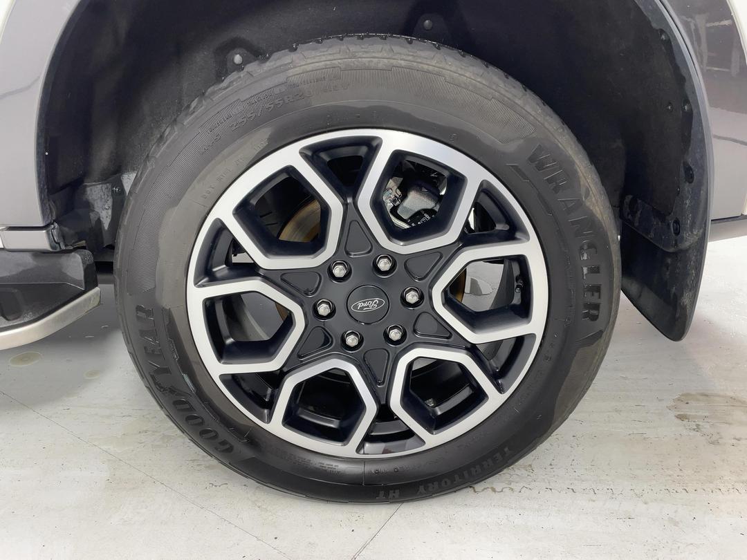 Photo '11' of Ford Everest