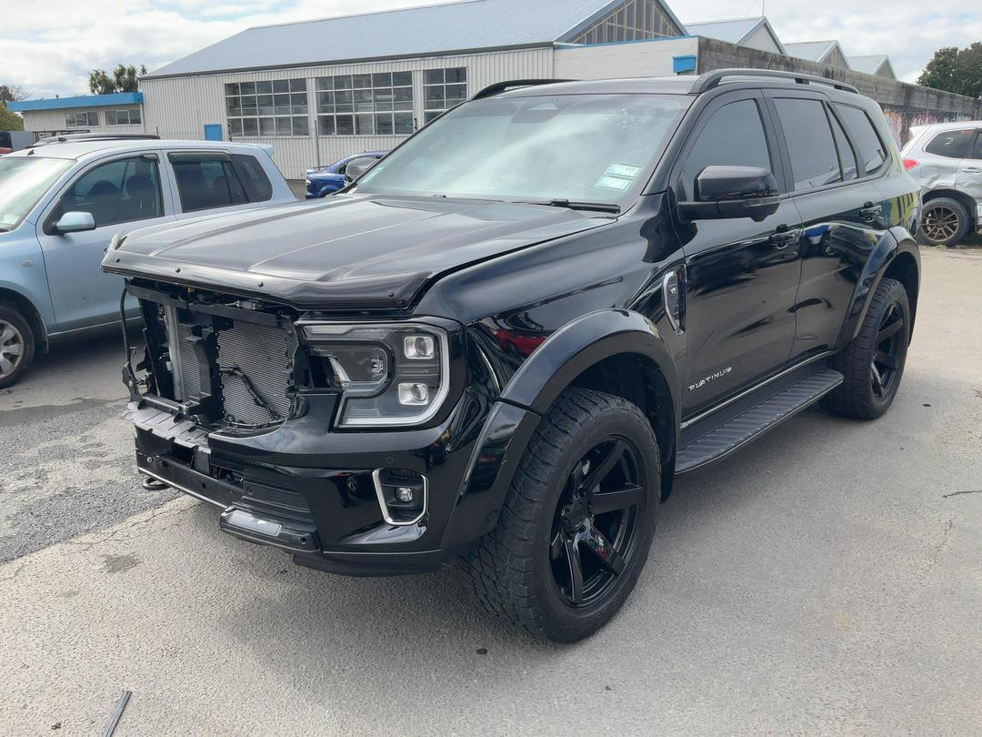 Photo '5' of Ford Everest Black Edition Photo '5' of Ford Everest Black Edition