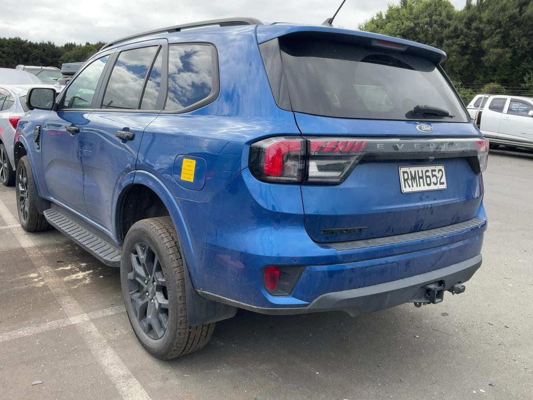 Photo '3' of Ford Everest Sport Photo '3' of Ford Everest Sport