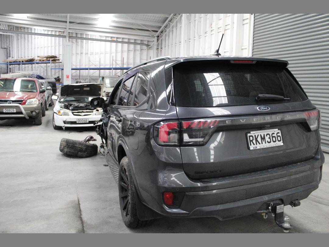 Photo '4' of Ford Everest Sport Photo '4' of Ford Everest Sport