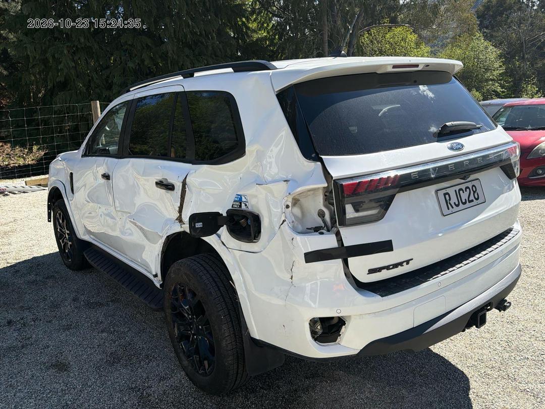 Photo '3' of Ford Everest Sport Photo '3' of Ford Everest Sport