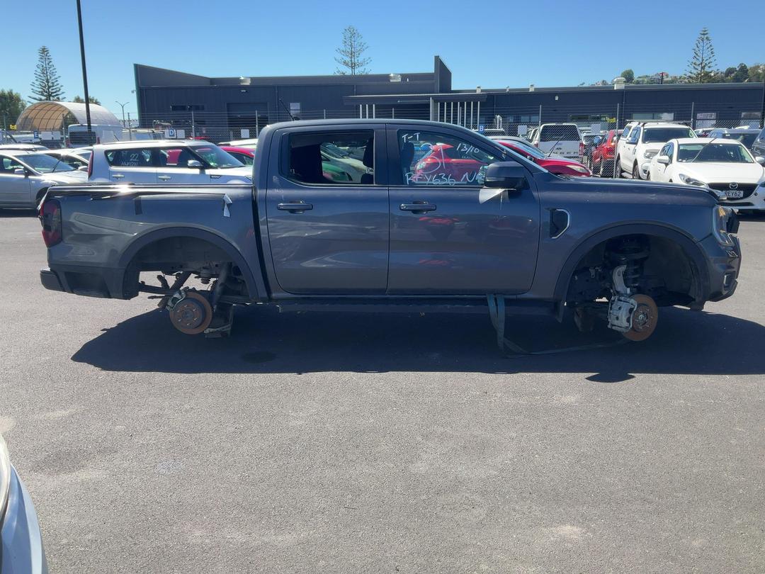 Photo '8' of Ford Ranger XLT Double CAB W/SA Photo '8' of Ford Ranger XLT Double CAB W/SA
