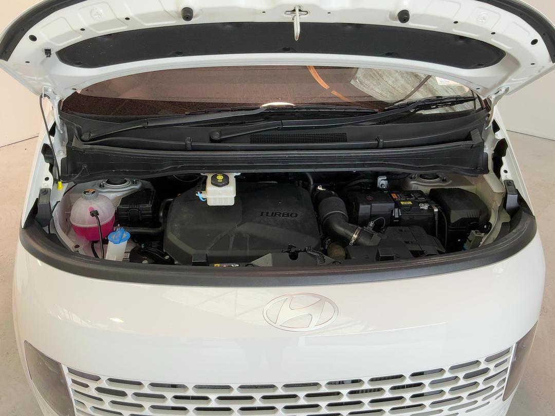 Photo '13' of Hyundai Staria Load