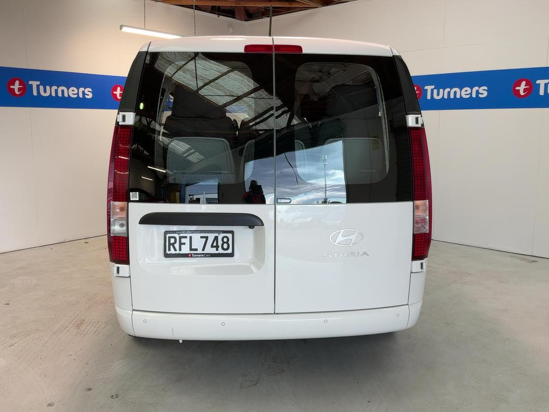 Photo '6' of Hyundai Staria Load