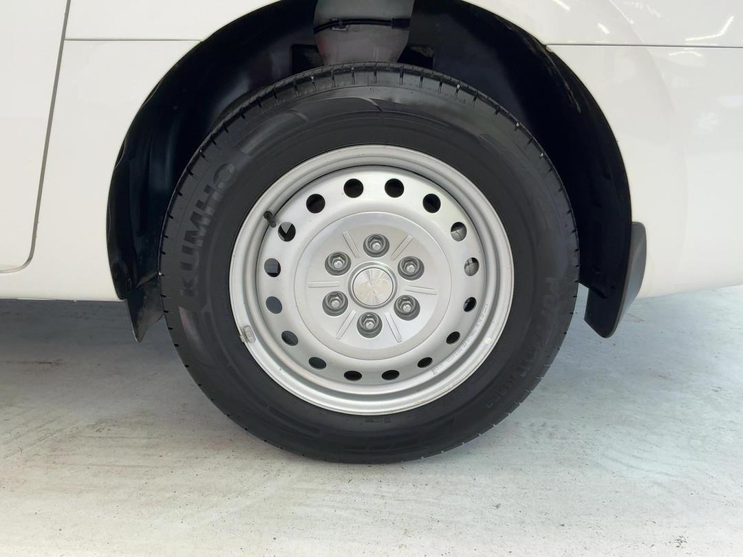 Photo '11' of Hyundai Staria Load