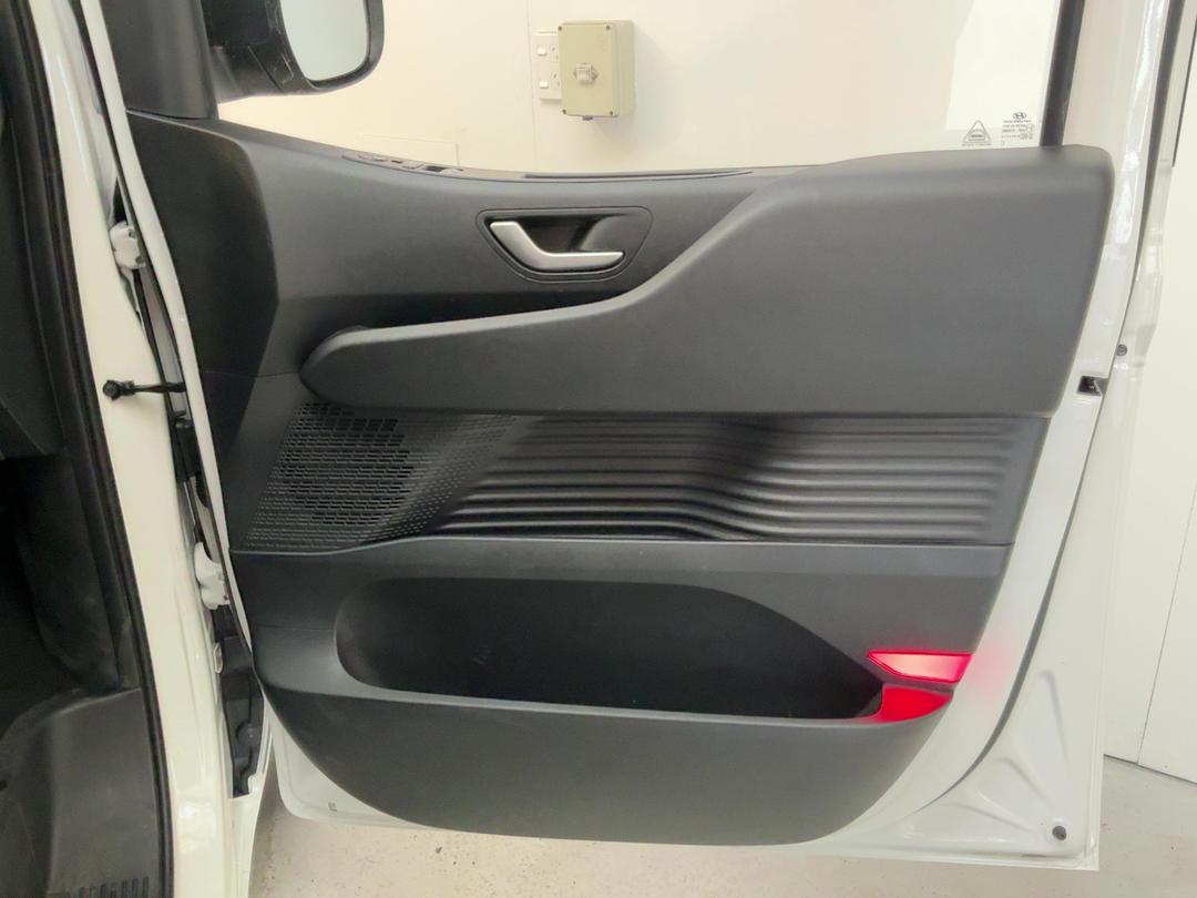 Photo '15' of Hyundai Staria Load