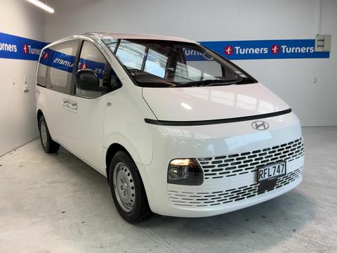 Image of 2025 Hyundai Staria Load