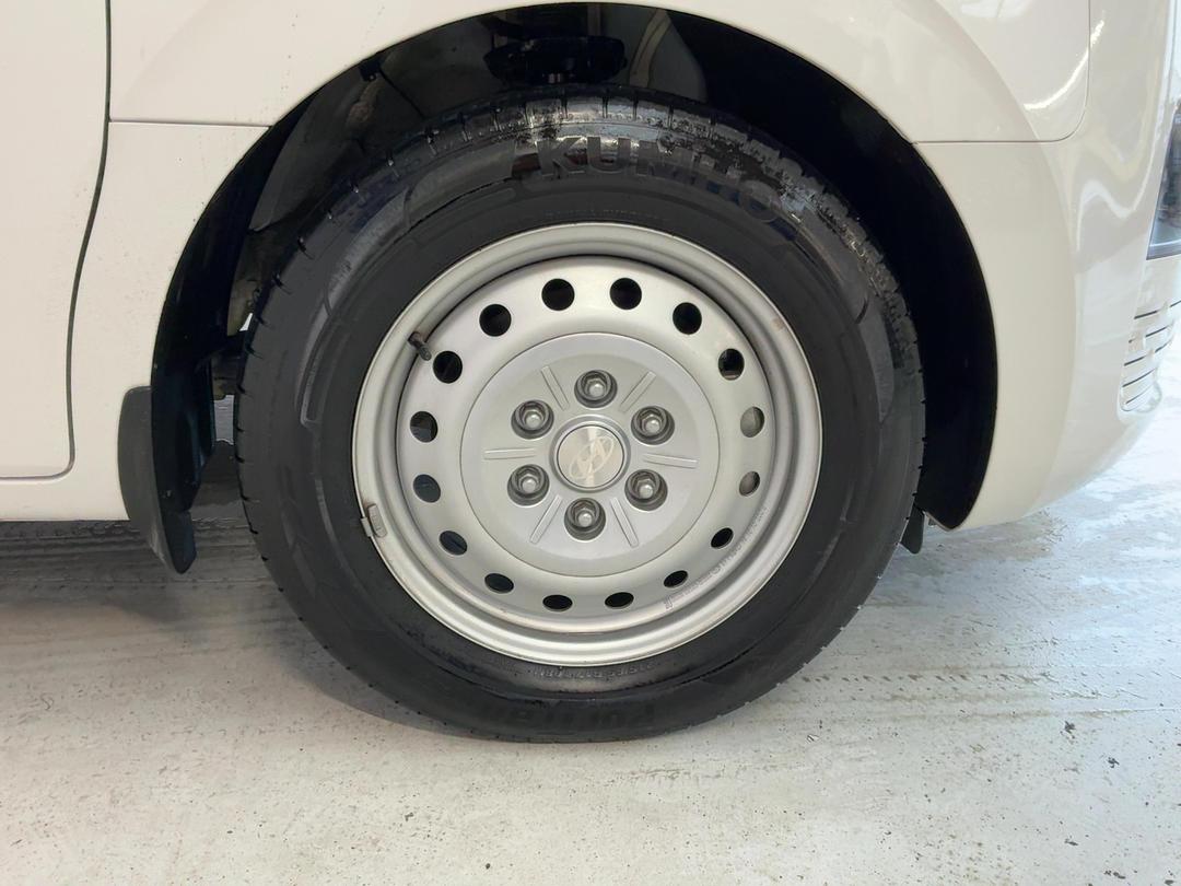 Photo '9' of Hyundai Staria Load