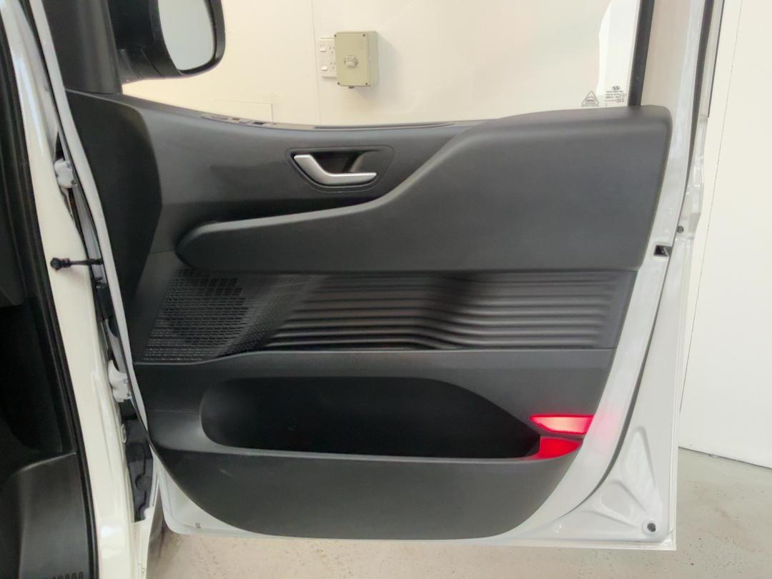 Photo '15' of Hyundai Staria Load