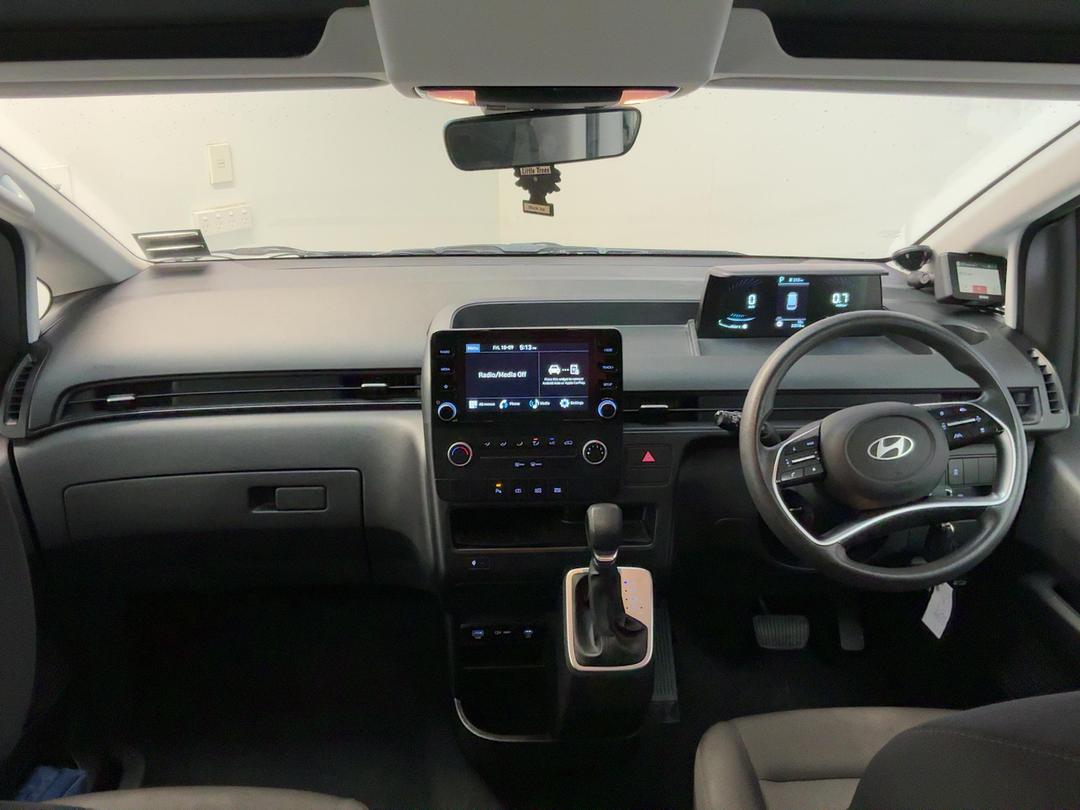 Photo '17' of Hyundai Staria Load